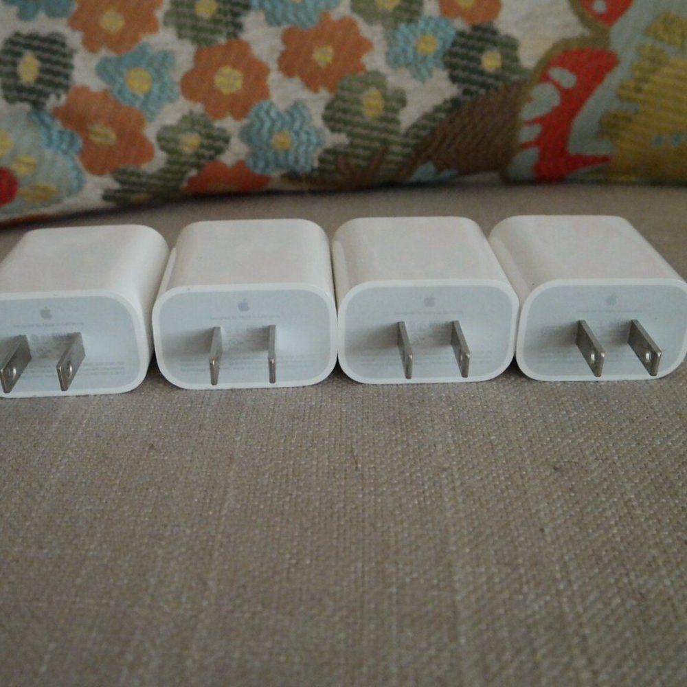 Authentic Apple 20W Fast Charger USB-C/Thunderbolt connectors